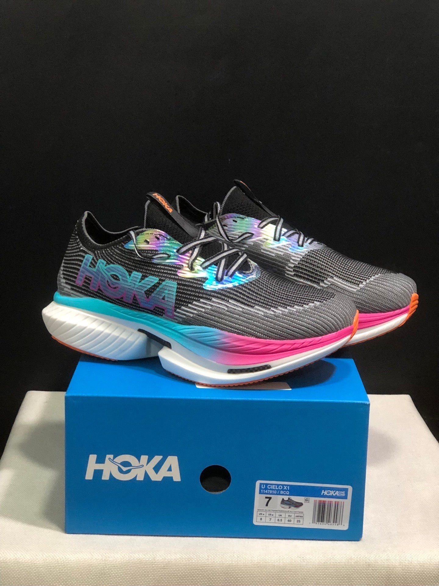 HOKA ONE ONE CIELO X1